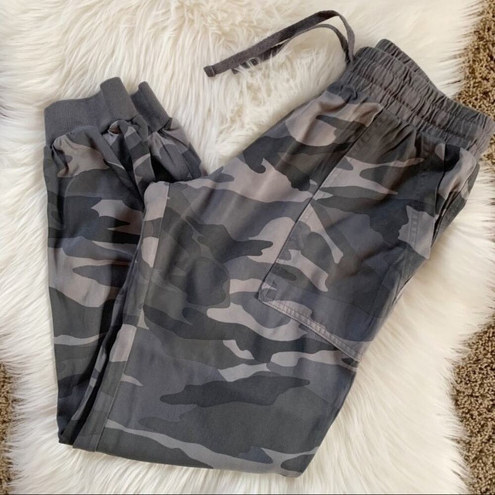 Splendid Camo Joggers Size XS - Picture 10 of 16